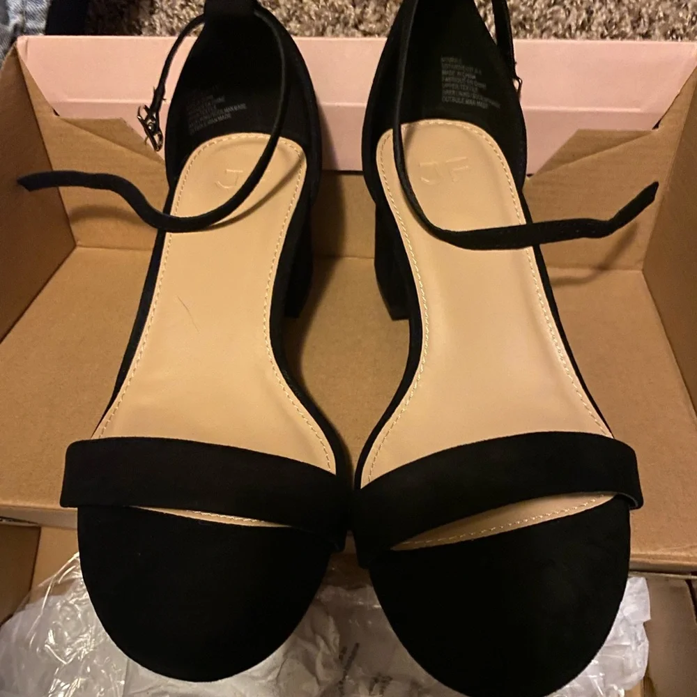 NWB Just fab black chunky heels - Picture 3 of 4